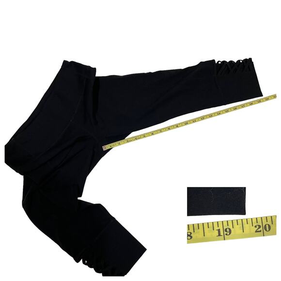 Athleta Mind Over Mat Capri Tight - Black - Small - Picture 4 of 14